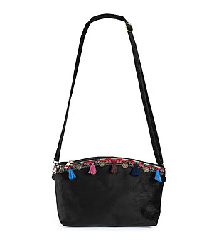 Черна дамска чанта с пискюли Linela снимка