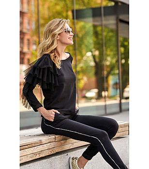 Комплект от блуза и панталон в черно Radinora снимка