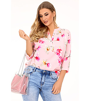 Розова дамска блуза с флорален принт Nella снимка