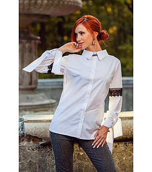 Бяла дамска риза с памук снимка