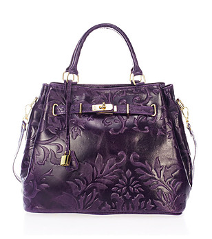 Виолетова велурена чанта с ефектни мотиви Marlena снимка