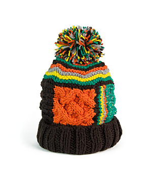 Дамска плетена шапка в кафяво, оранжево и зелено снимка