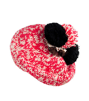 Плетена дамска шапка в червен меланж снимка