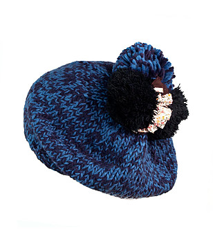 Плетена дамска шапка в син меланж снимка