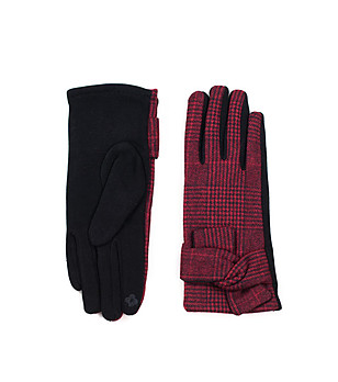 Дамски ръкавици на каре в черно и червено снимка