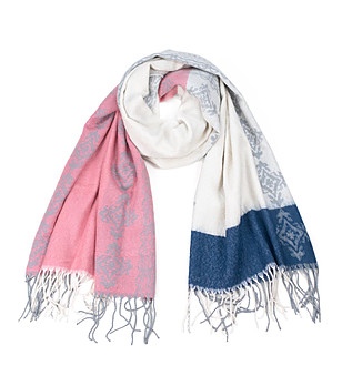 Дамски шал в бяло, розово и синьо снимка