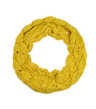 Дамски плетен шал снуд в жълто снимка