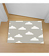 Сива постелка за под на бели облачета 52х75 см-0 снимка