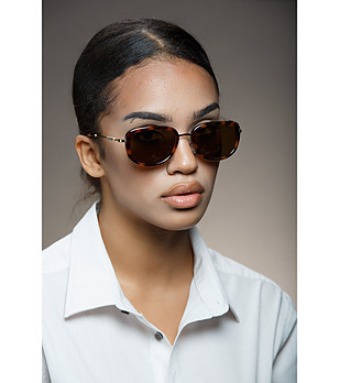 Дамски слънчеви очила в кафяви нюанси снимка