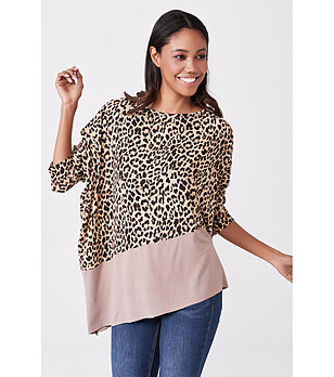 Дамска блуза в бежово с леопардов принт Ellen снимка