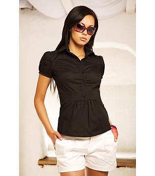 Черна блуза с къс ръкав снимка