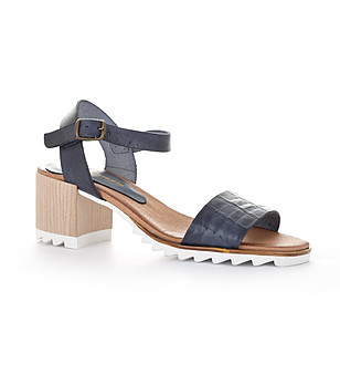 Дамски кожени сандали в тъмносиньо Jenna снимка