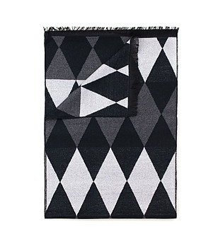 Дамски шал с ромбоидни мотиви в черно, бяло и сиво снимка