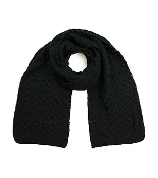 Дамски плетен шал в черно снимка