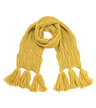 Жълт дамски плетен шал снимка
