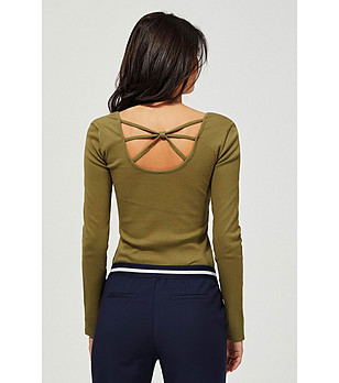Памучна дамска блуза в цвят маслина с ефектен гръб снимка
