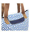 Сгъваема чанта в синьо и бяло с фигурален принт-4 снимка