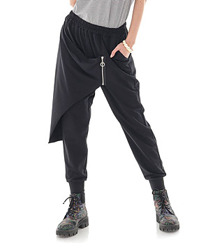 Черен дамски 7/8 памучен панталон с нестандартен дизайн снимка
