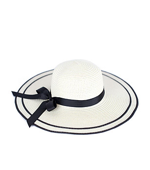 Дамска шапка в бяло и черно с периферия Lexa снимка
