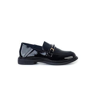 Лачени черни дамски обувки  снимка
