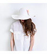 Бяла дамска шапка с флорални мотиви Lavoni-0 снимка