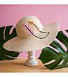 Бежова дамска шапка с флорални мотиви Aura-2 снимка