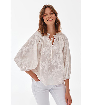 Бяла дамска памучна блуза с флорални мотиви Slawa снимка