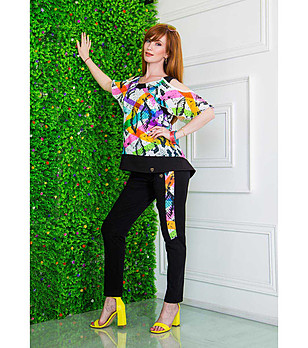 Дамски комплект от блуза и панталон с многоцветен принт снимка