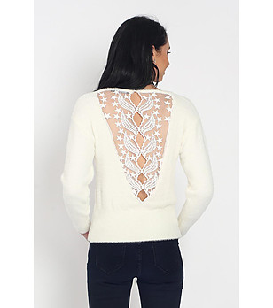 Бял дамски пуловер с ефектен гръб Lenitta снимка