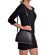 Дамска кожена чанта в черно Mirella-4 снимка