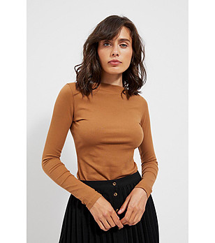 Памучна дамска блуза в цвят камел Sindy снимка