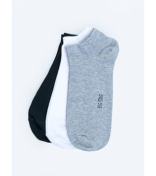 Комплект от 3 чифта чорапи в бяло, сиво и черно Marc снимка