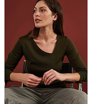 Дамски пуловер в цвят каки с вълна Tina снимка