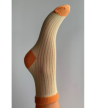 Дамски къси чорапи в оранжеви нюанси Gaja снимка