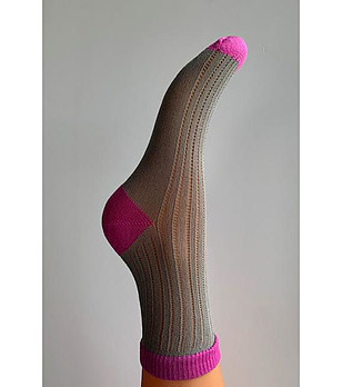 Дамски къси чорапи в сиво и циклама Gaja снимка