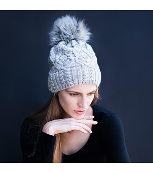 Сива зимна дамска шапка с помпон  снимка