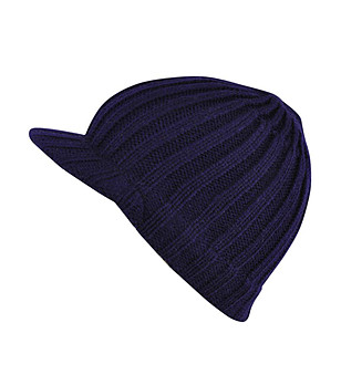 Тъмносиня плетена унисекс шапка с козирка снимка