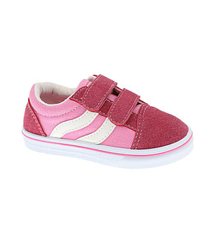 Бебешки обувки в розово снимка