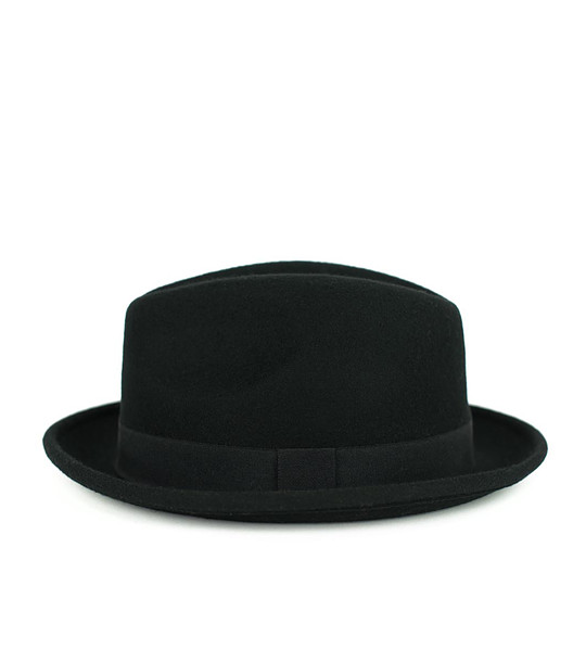 Черна унисекс вълнена шапка снимка
