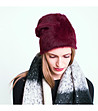 Дамска шапка с пухкава материя в цвят бордо -0 снимка