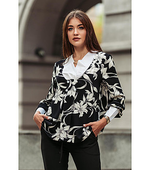 Черна дамска бяла блуза с флорален принт снимка