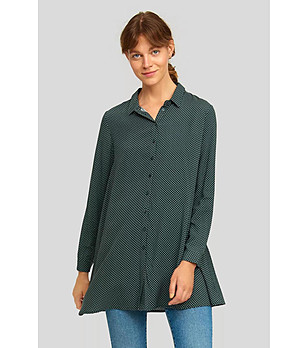 Тъмнозелена дамска риза на точки снимка