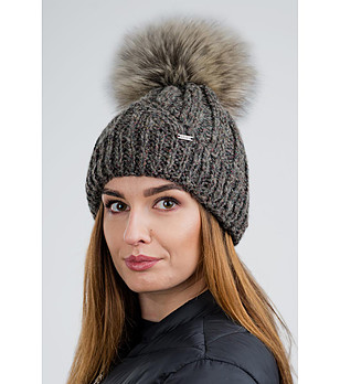 Тъмнокафява дамска зимна шапка с помпон Farida снимка