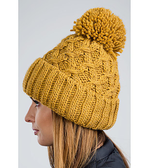Дамска зимна шапка в цвят горчица Ness снимка