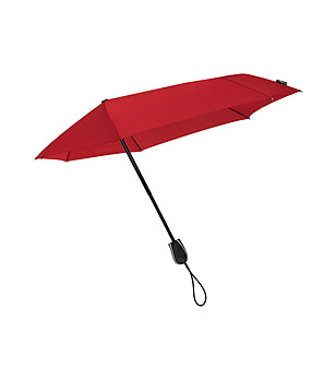 Червен устойчив при буря чадър  снимка