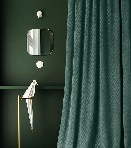 Тъмнозелена плътна завеса с фигурални мотиви 140х280 см снимка
