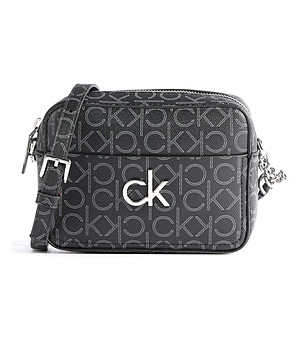 Черна дамска кожена чанта с принт с лого снимка