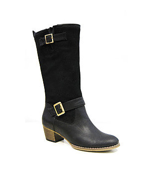 Дамски ботуши в черно снимка