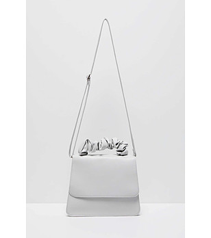 Светлосива дамска чанта с къса дръжка с набори снимка