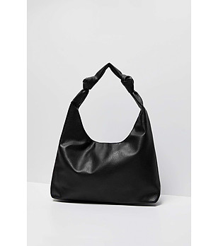Черна дамска чанта с една дръжка с декоративни възли снимка